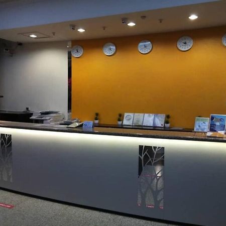 Hotel Zamburger Wira Куала Лумпур Екстериор снимка
