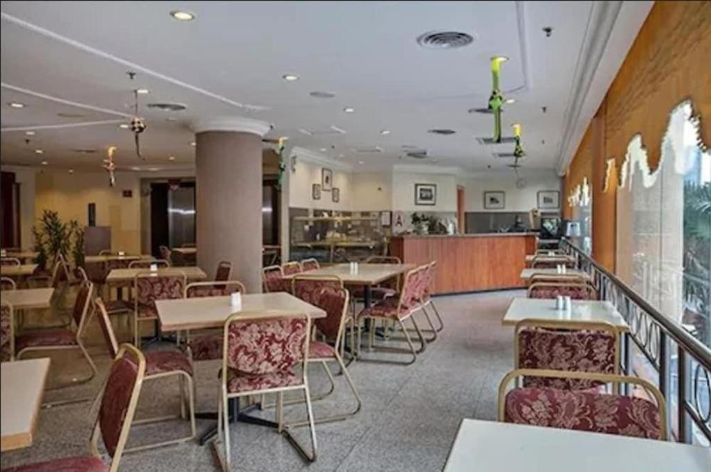 Hotel Zamburger Wira Куала Лумпур Екстериор снимка