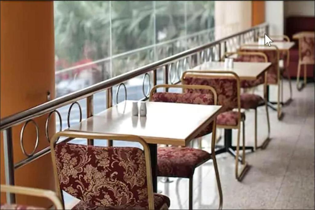Hotel Zamburger Wira Куала Лумпур Екстериор снимка