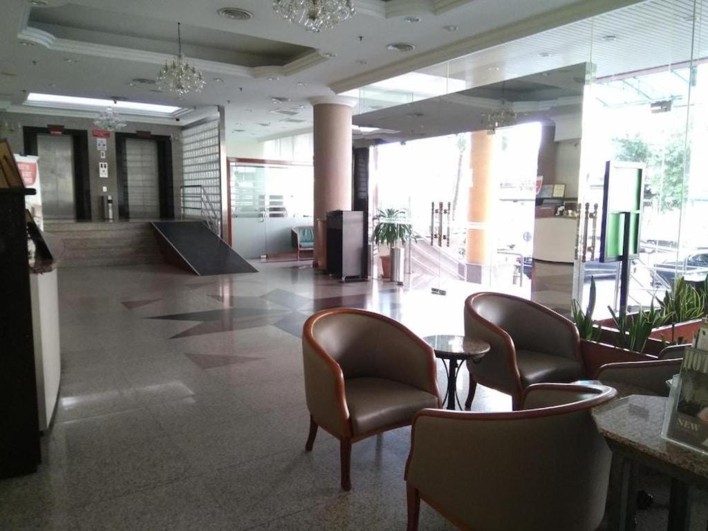 Hotel Zamburger Wira Куала Лумпур Екстериор снимка