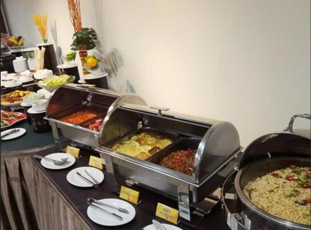 Hotel Zamburger Wira Куала Лумпур Екстериор снимка