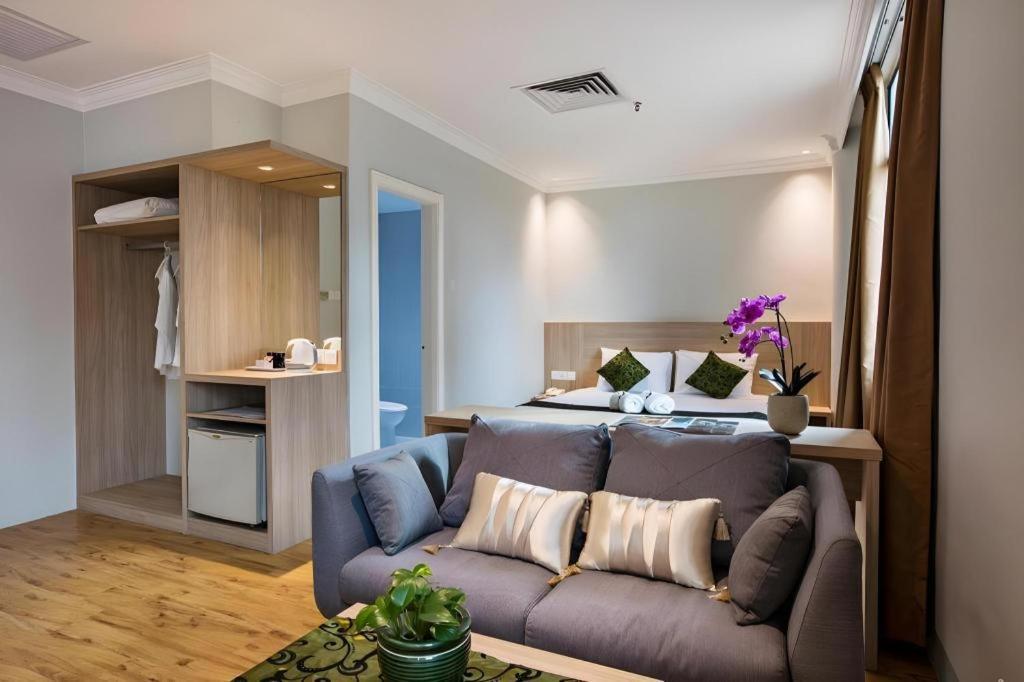 Hotel Zamburger Wira Куала Лумпур Екстериор снимка