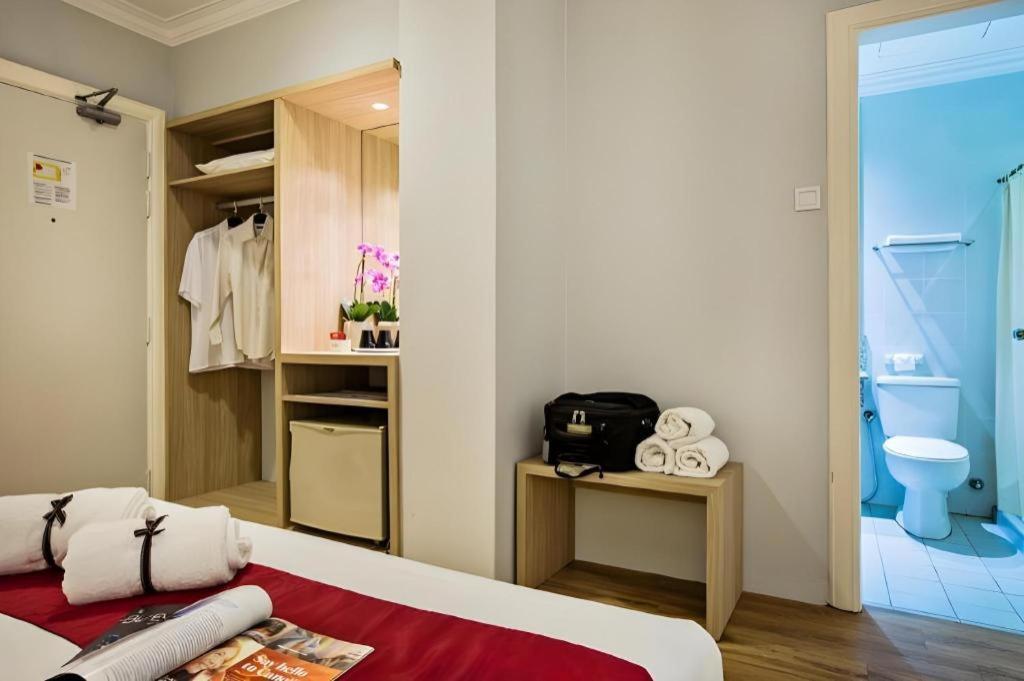 Hotel Zamburger Wira Куала Лумпур Екстериор снимка
