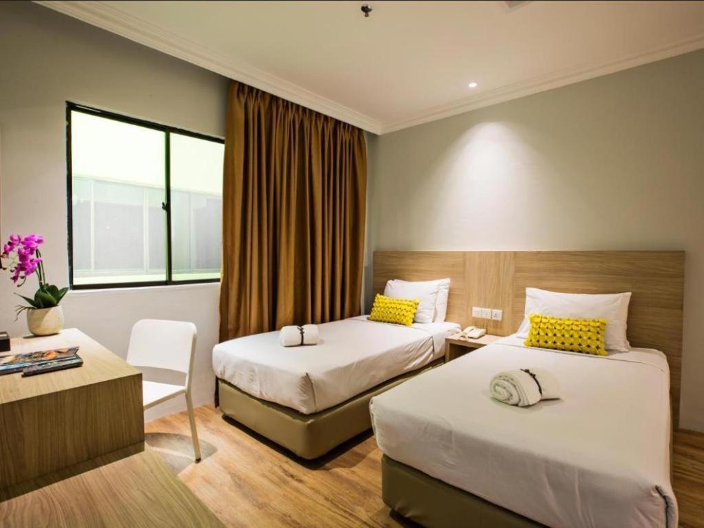 Hotel Zamburger Wira Куала Лумпур Екстериор снимка