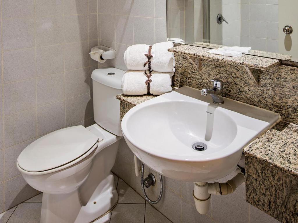 Hotel Zamburger Wira Куала Лумпур Екстериор снимка