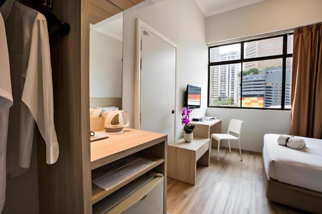 Hotel Zamburger Wira Куала Лумпур Екстериор снимка